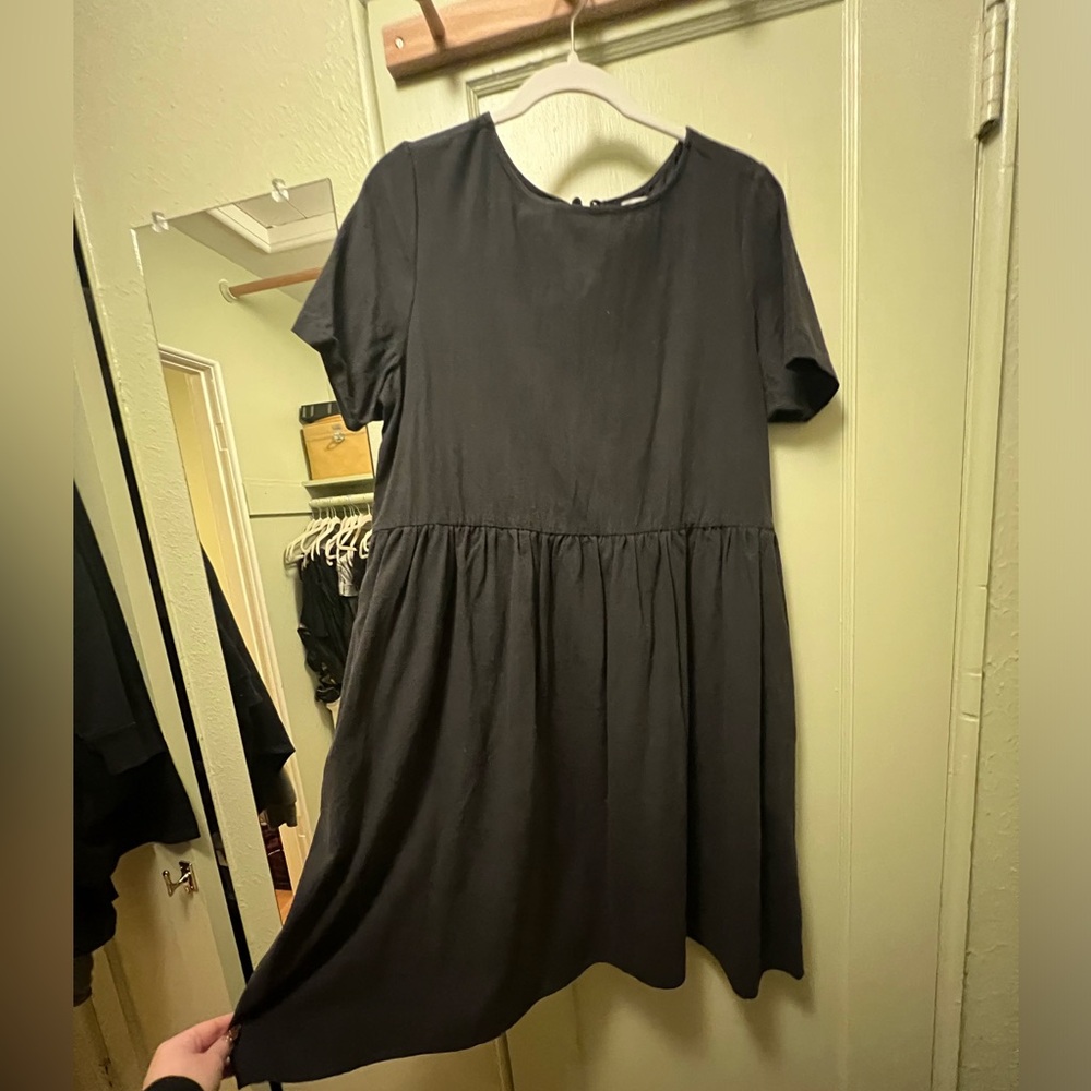 Tradlands Black Midi Dress with Short Sleeves